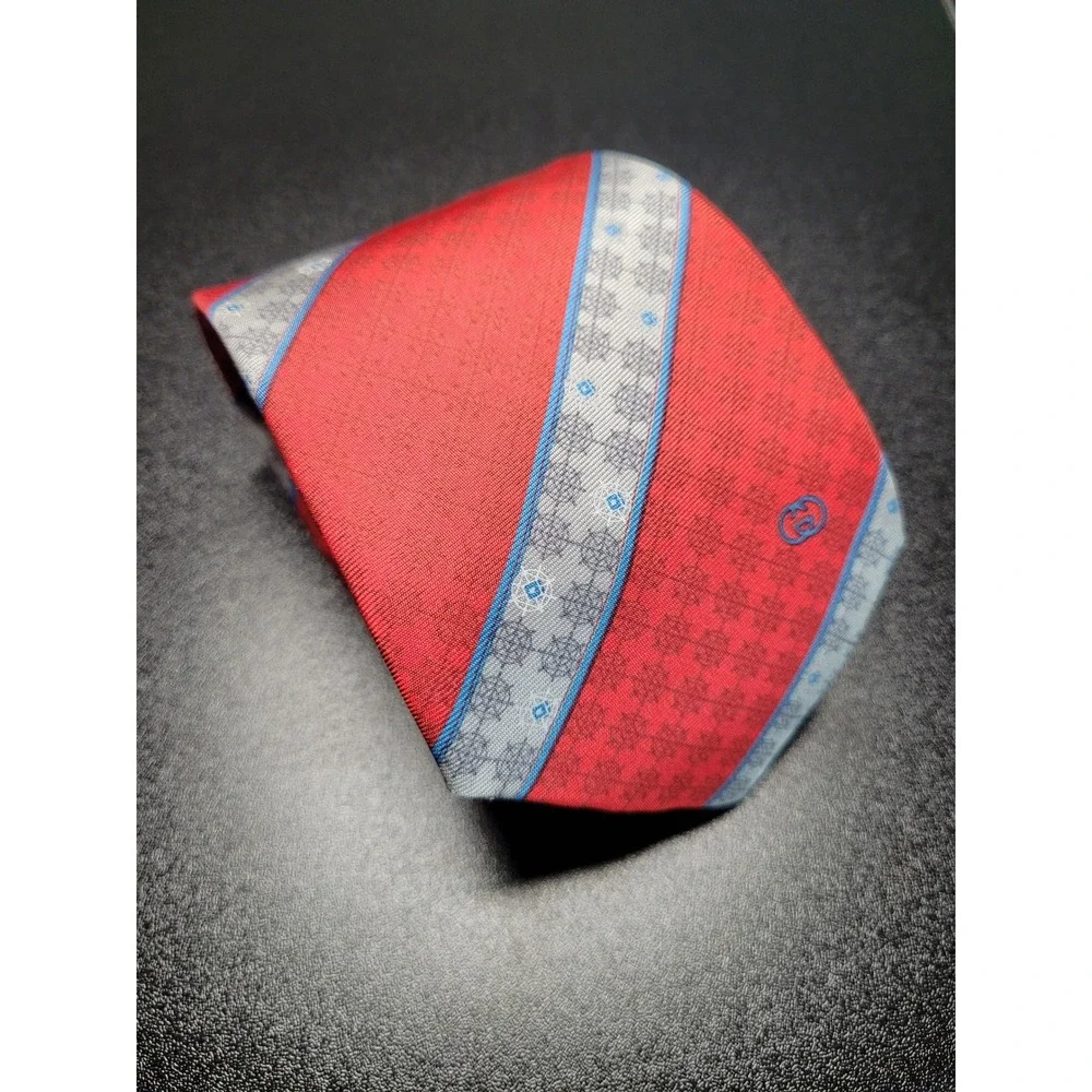 Gucci Men's Necktie Red Striped Silk 3.75